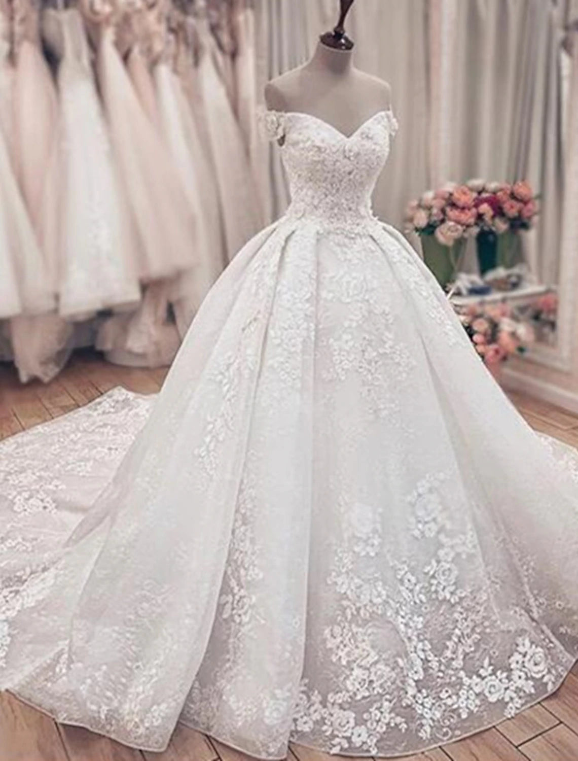 Engagement Formal Wedding Dresses Ball Gown Off Shoulder Cap Sleeve Chapel Train Lace Bridal Gowns With Appliques Summer Fall Wedding Party